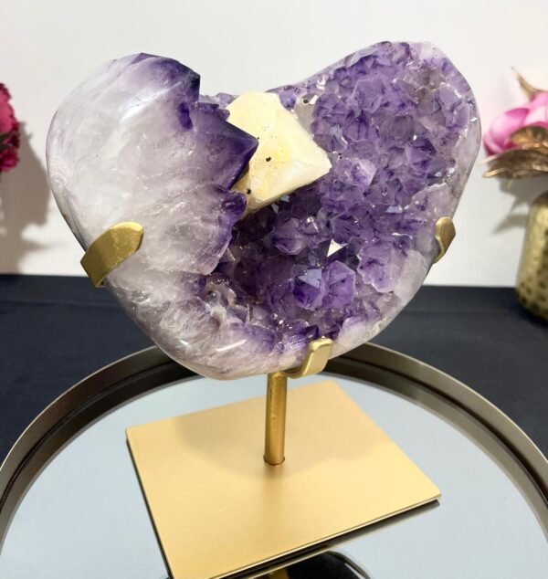 amethyste sur pied avec calcite