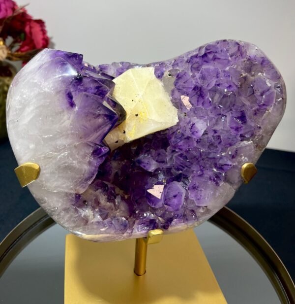 amethyste sur pied avec calcite